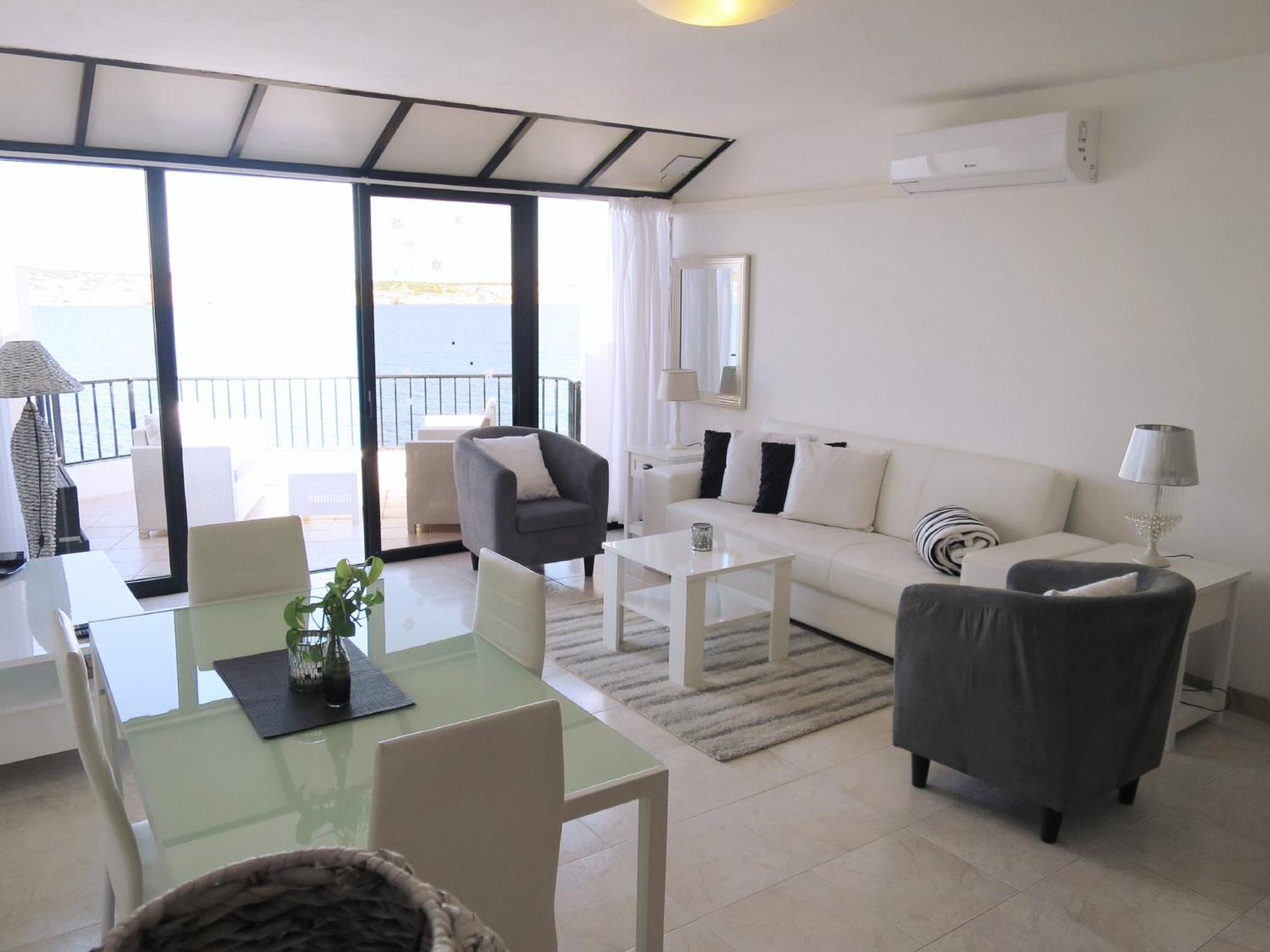 Seafront Apartment Terrace, Lounger & Panoramic Ocean Views Mellieha Bagian luar foto