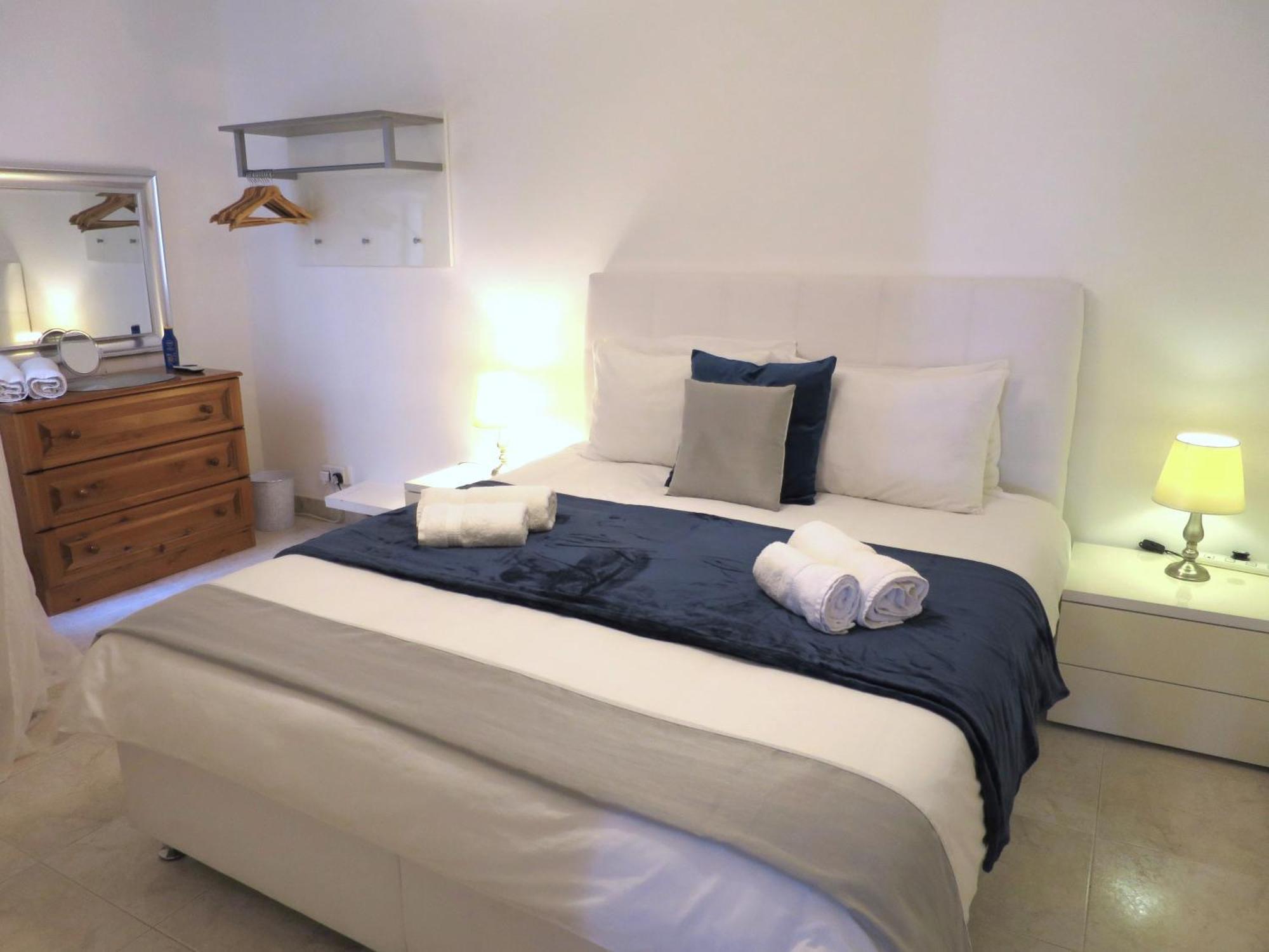 Seafront Apartment Terrace, Lounger & Panoramic Ocean Views Mellieha Bagian luar foto