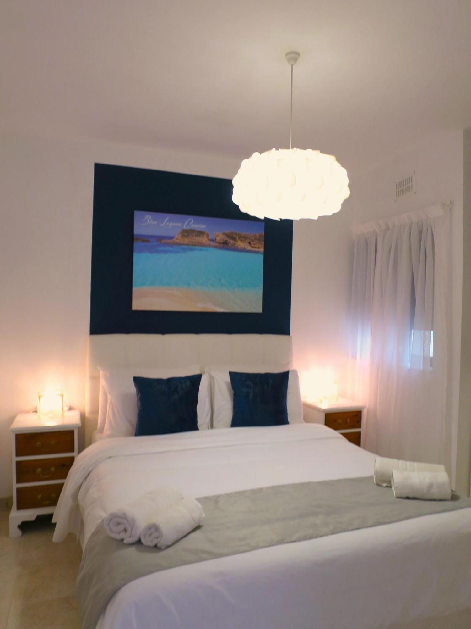 Seafront Apartment Terrace, Lounger & Panoramic Ocean Views Mellieha Ruang foto