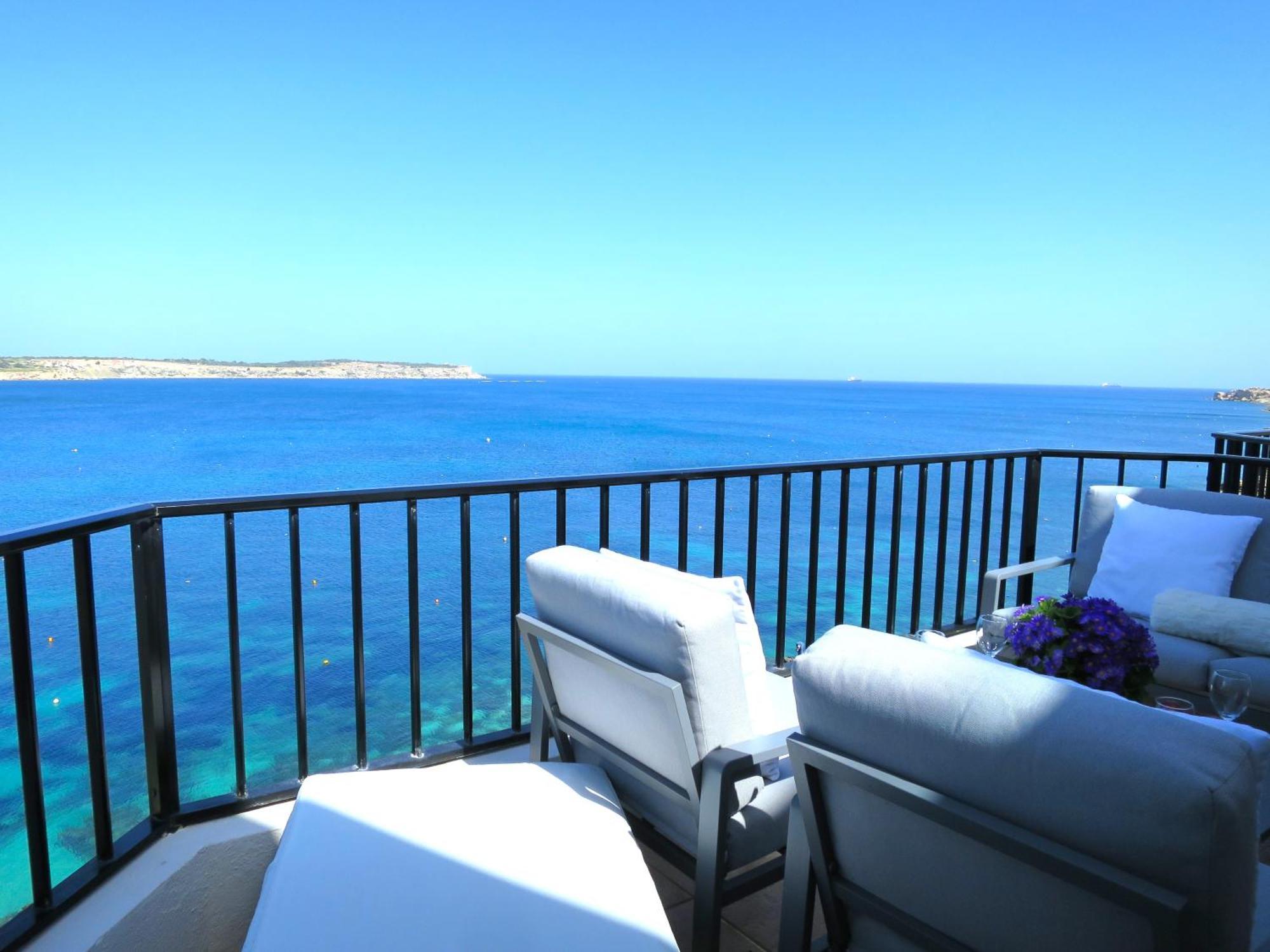 Seafront Apartment Terrace, Lounger & Panoramic Ocean Views Mellieha Bagian luar foto