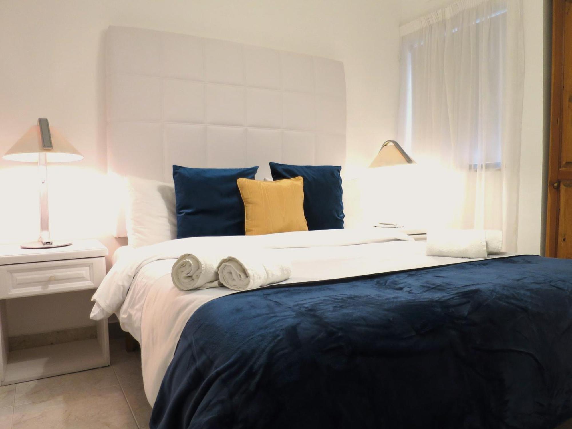 Seafront Apartment Terrace, Lounger & Panoramic Ocean Views Mellieha Ruang foto