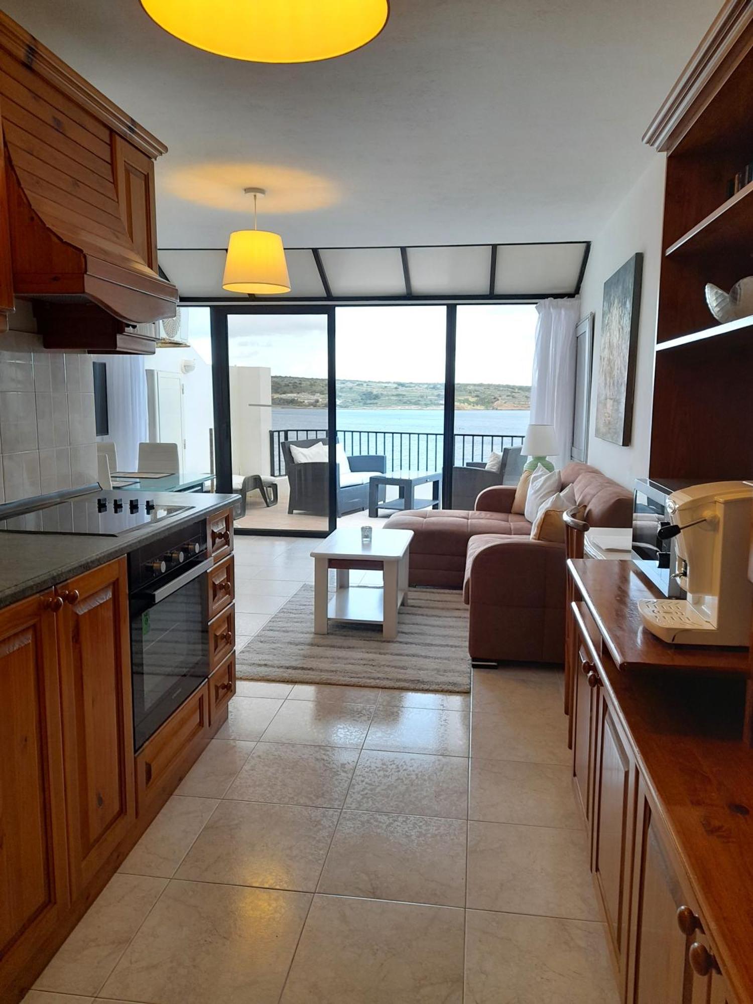 Seafront Apartment Terrace, Lounger & Panoramic Ocean Views Mellieha Ruang foto