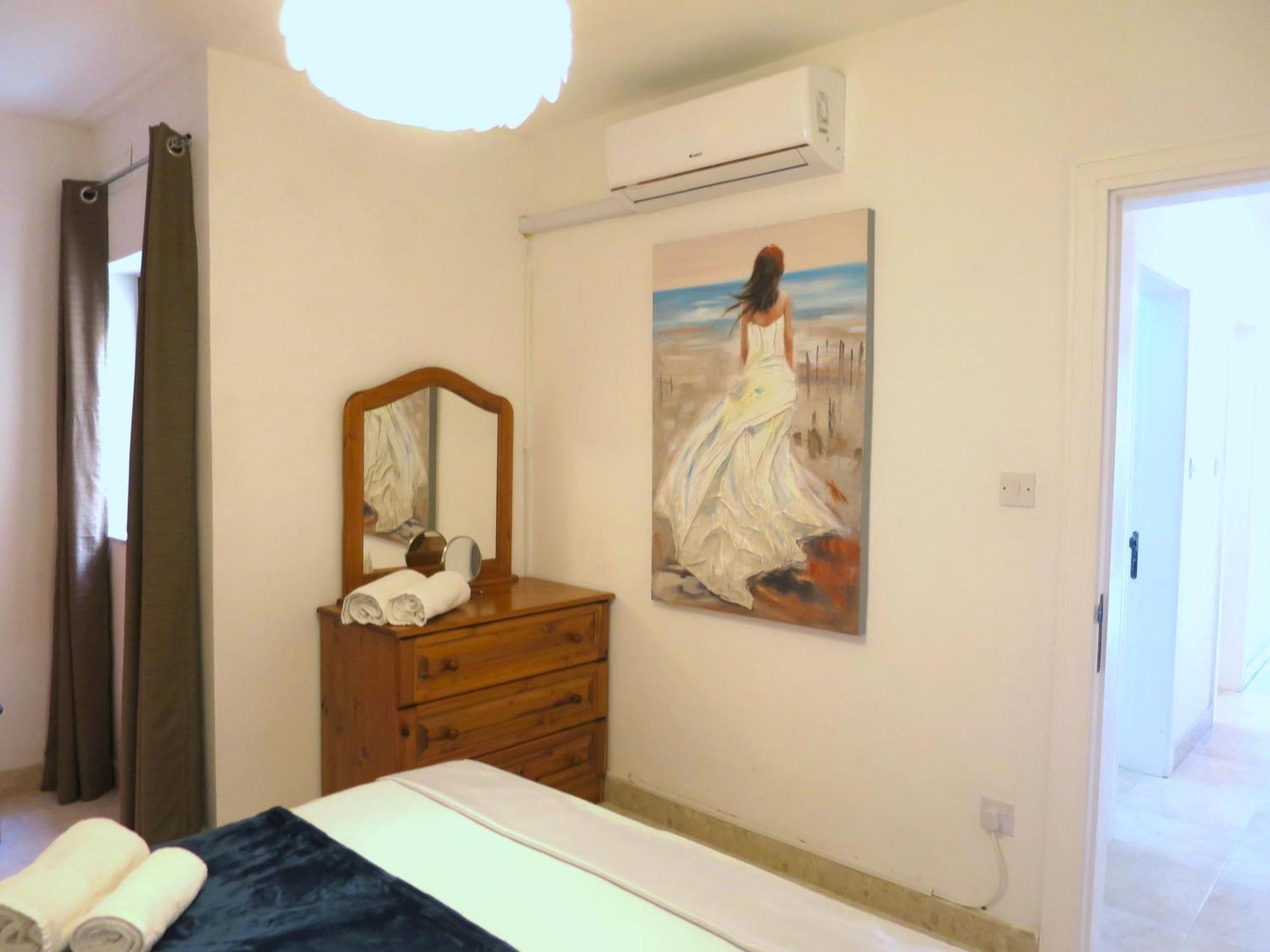 Seafront Apartment Terrace, Lounger & Panoramic Ocean Views Mellieha Ruang foto