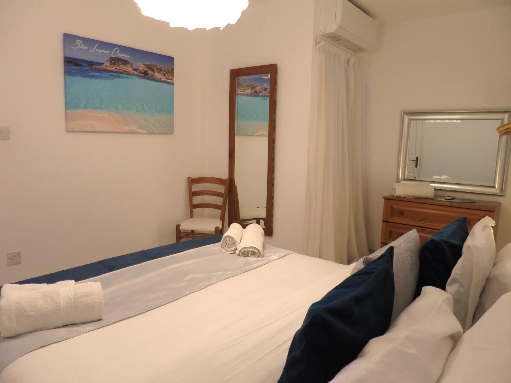 Seafront Apartment Terrace, Lounger & Panoramic Ocean Views Mellieha Ruang foto