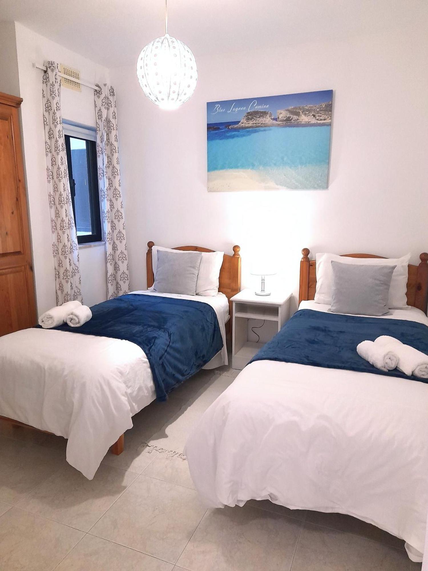 Seafront Apartment Terrace, Lounger & Panoramic Ocean Views Mellieha Bagian luar foto