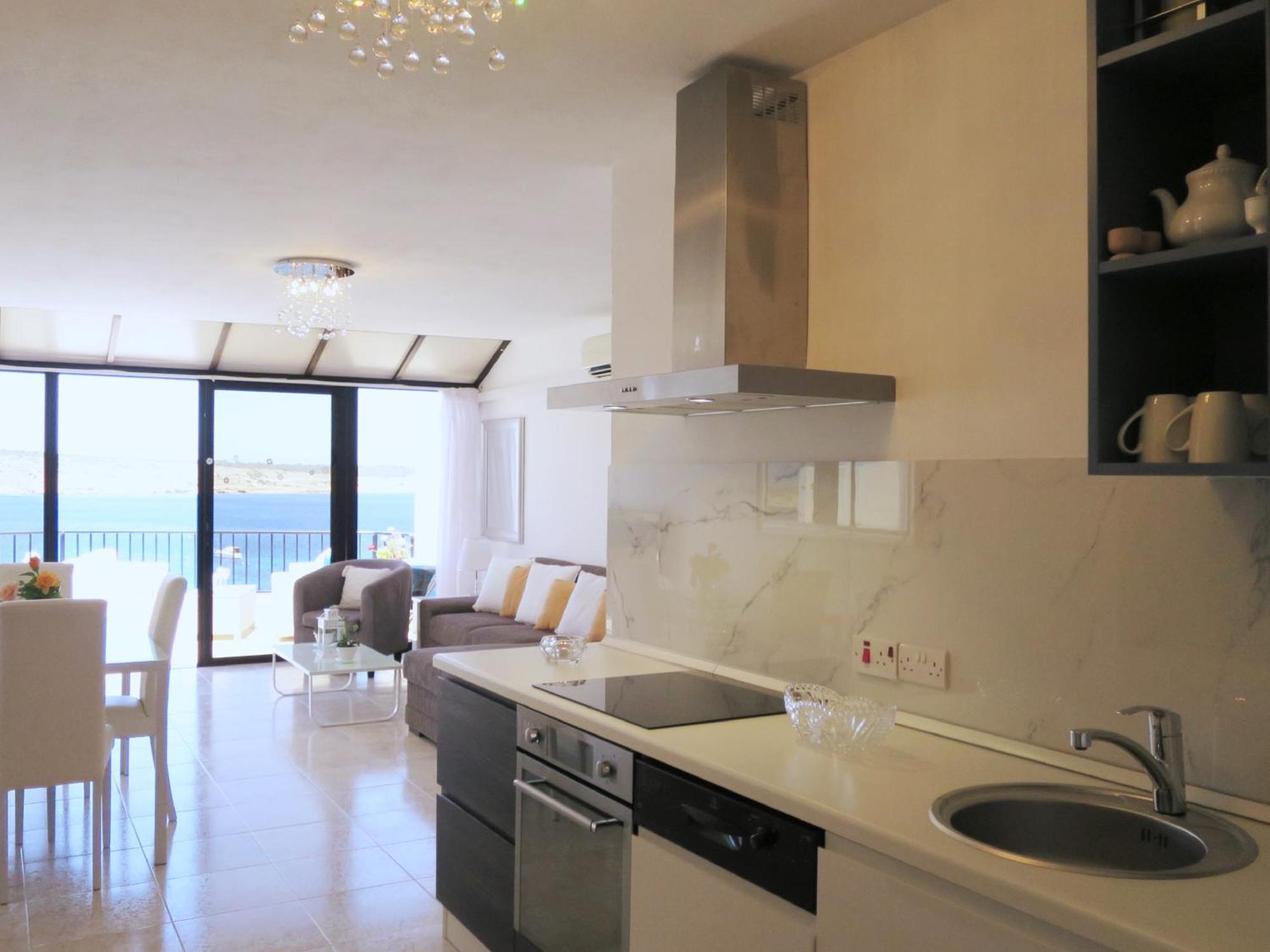 Seafront Apartment Terrace, Lounger & Panoramic Ocean Views Mellieha Ruang foto