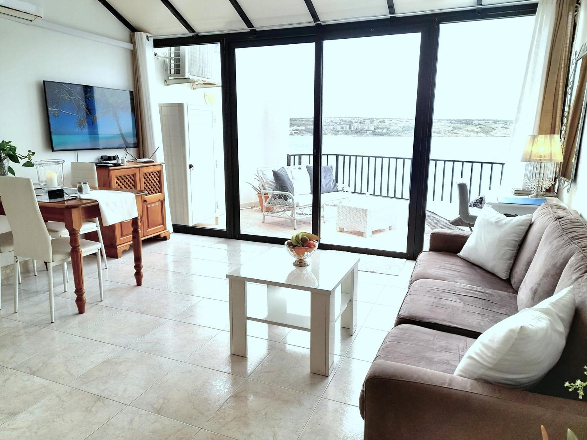 Seafront Apartment Terrace, Lounger & Panoramic Ocean Views Mellieha Ruang foto
