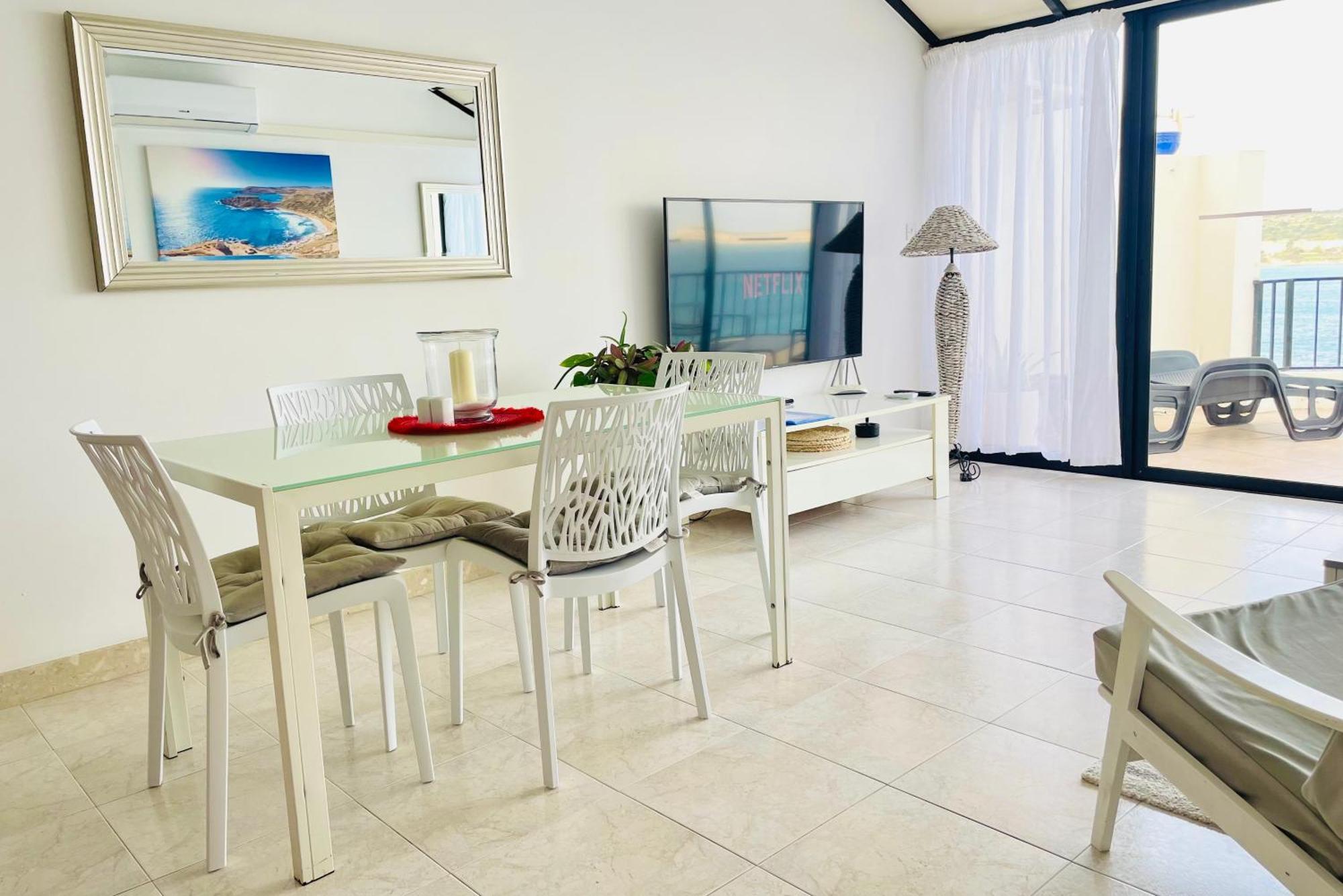 Seafront Apartment Terrace, Lounger & Panoramic Ocean Views Mellieha Bagian luar foto