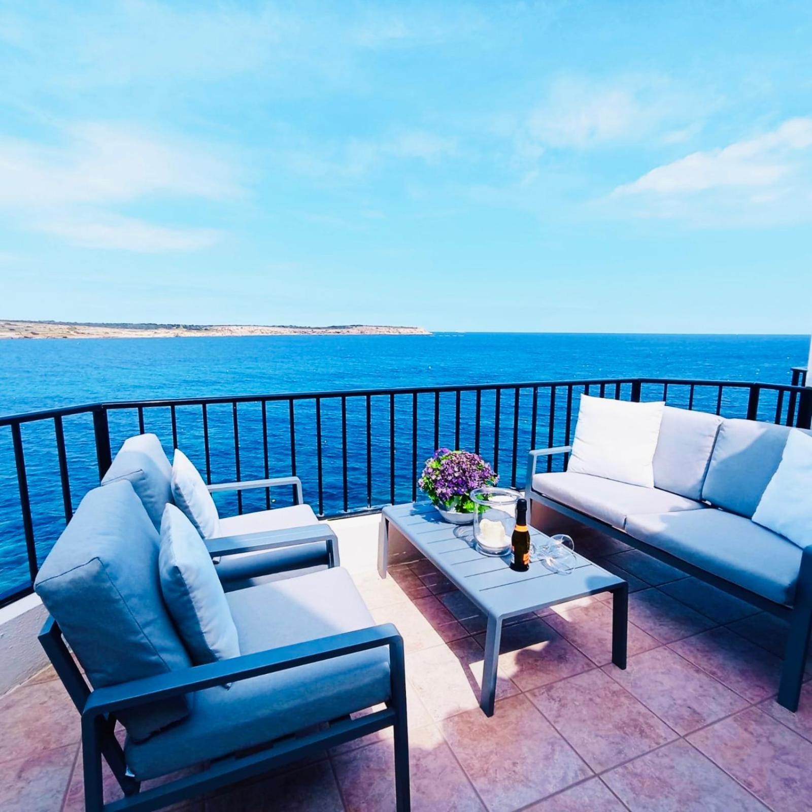 Seafront Apartment Terrace, Lounger & Panoramic Ocean Views Mellieha Bagian luar foto